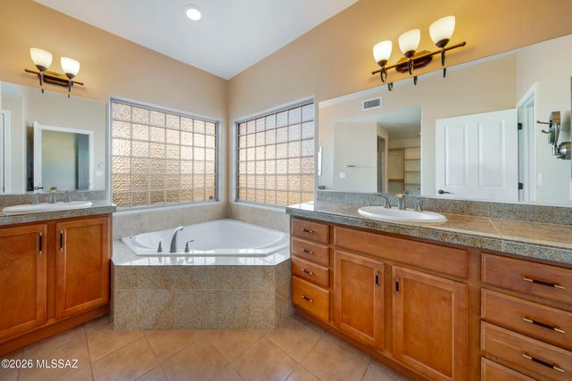251 N Del Sur Drive, Vail, AZ 85641
