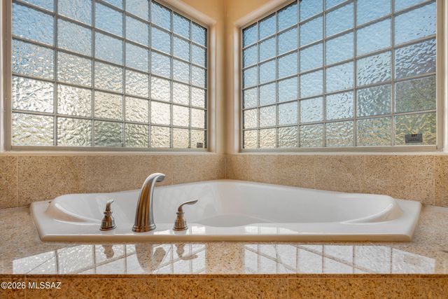 251 N Del Sur Drive, Vail, AZ 85641