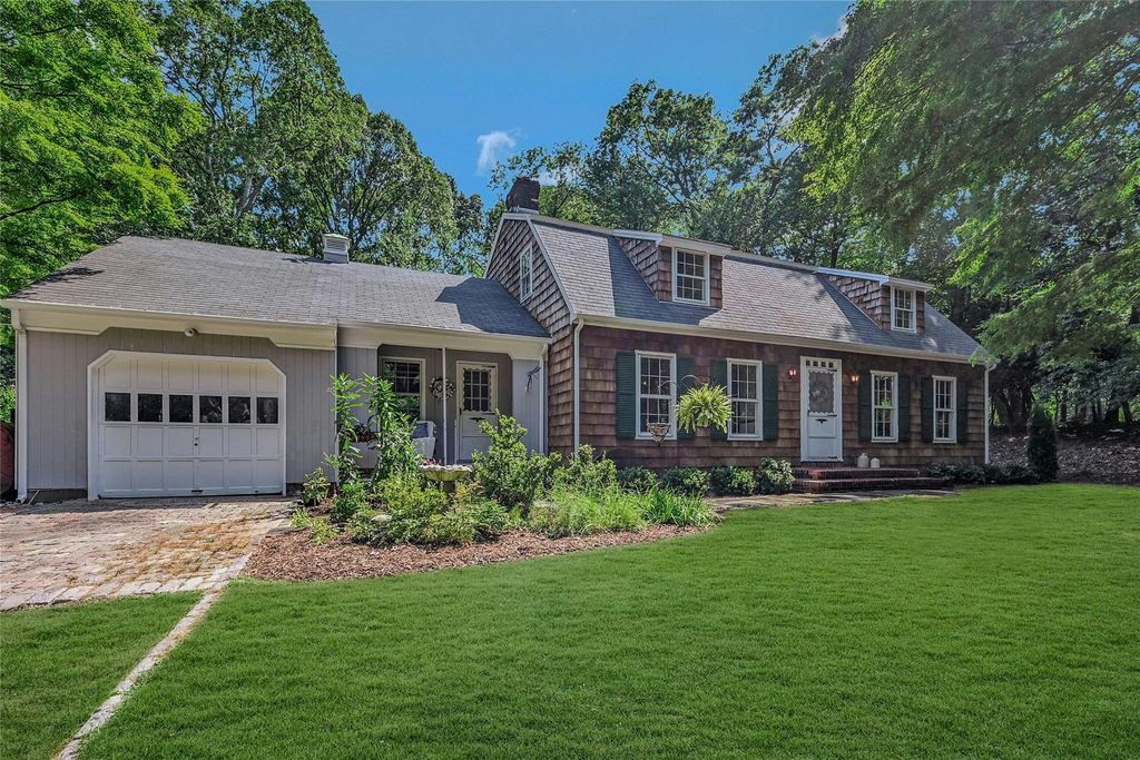 3 Nadia Court, Head Of The Harbor, NY 11780