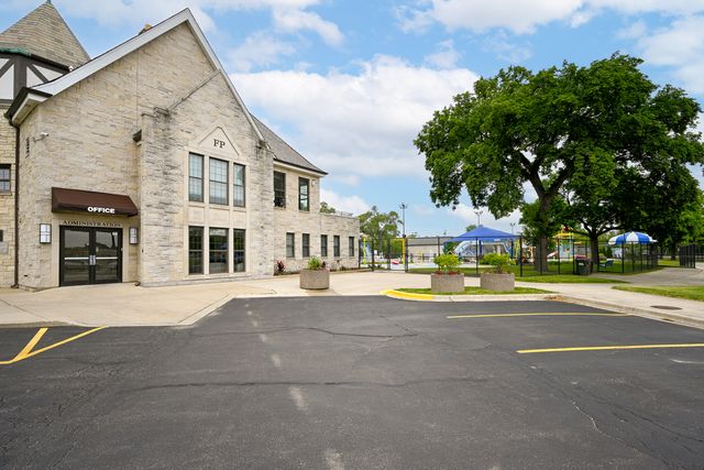 813 Circle Avenue, Forest Park, IL 60130