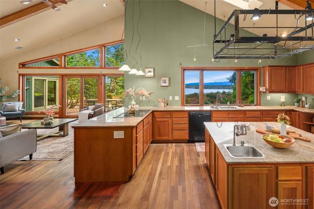 28302 97th Avenue SW, Vashon, WA 98070