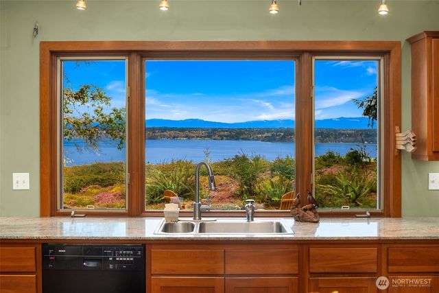 28302 97th Avenue SW, Vashon, WA 98070