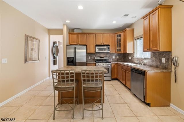 3 Daulton Dr, Franklin Twp., NJ 08873