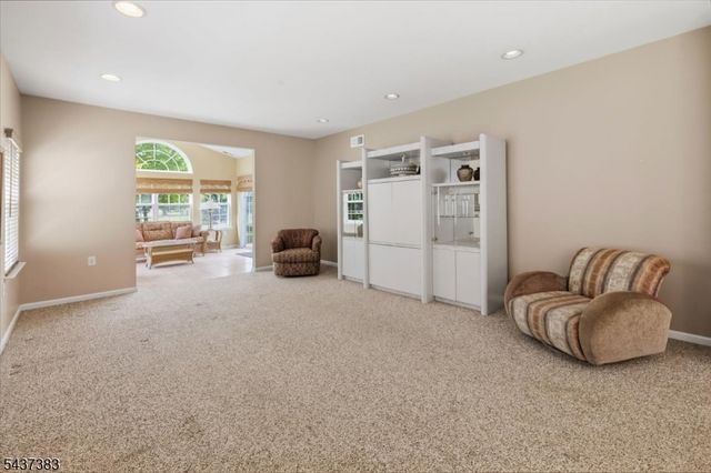 3 Daulton Dr, Franklin Twp., NJ 08873
