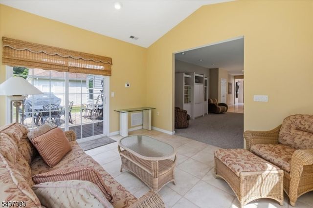 3 Daulton Dr, Franklin Twp., NJ 08873