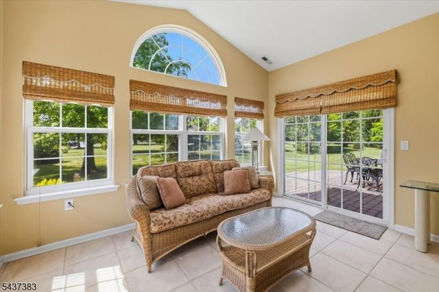 3 Daulton Dr, Franklin Twp., NJ 08873