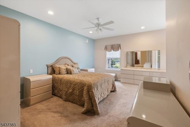 3 Daulton Dr, Franklin Twp., NJ 08873