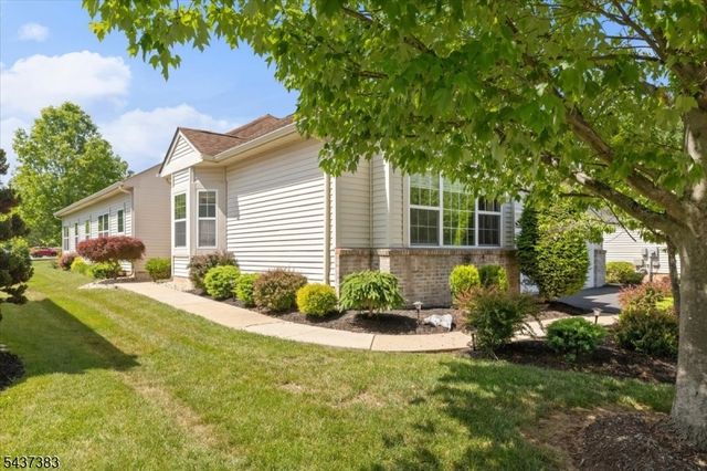 3 Daulton Dr, Franklin Twp., NJ 08873