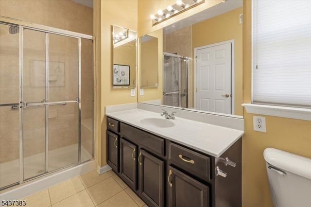 3 Daulton Dr, Franklin Twp., NJ 08873