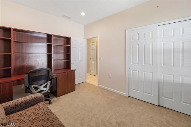 3 Daulton Dr, Franklin Twp., NJ 08873