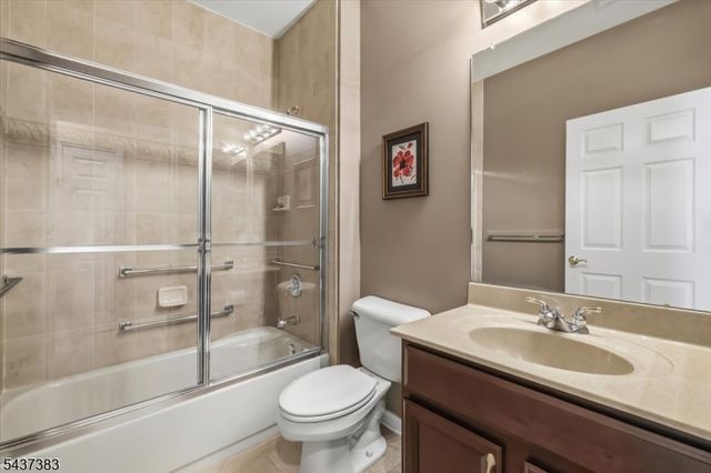 3 Daulton Dr, Franklin Twp., NJ 08873