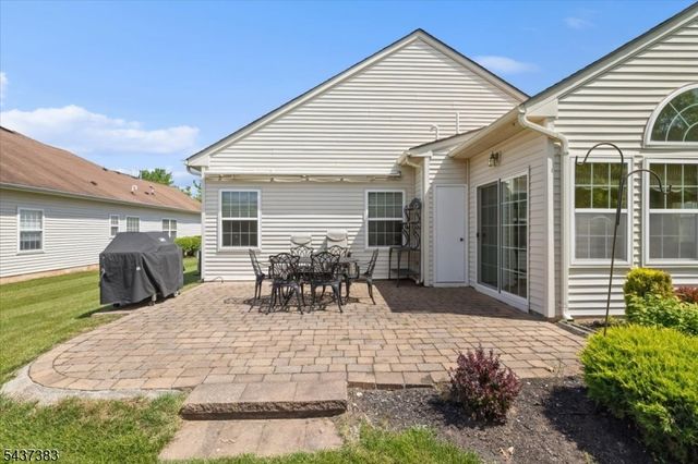 3 Daulton Dr, Franklin Twp., NJ 08873