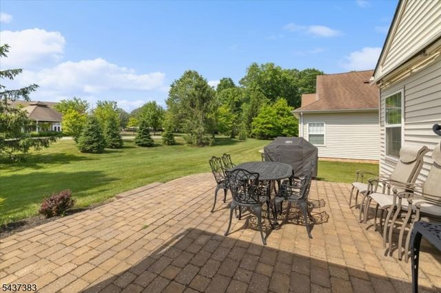 3 Daulton Dr, Franklin Twp., NJ 08873