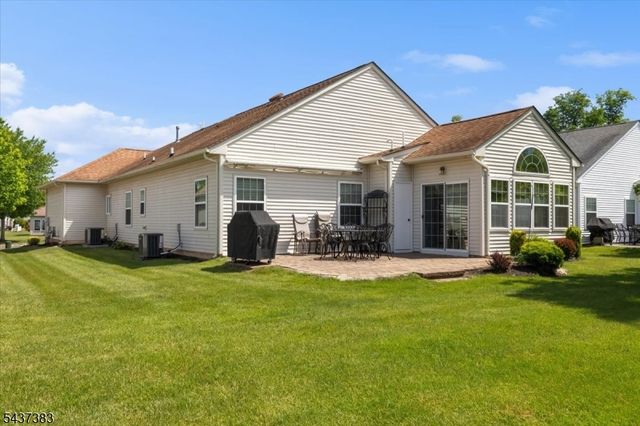 3 Daulton Dr, Franklin Twp., NJ 08873
