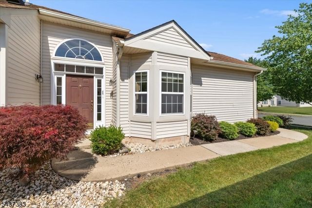 3 Daulton Dr, Franklin Twp., NJ 08873