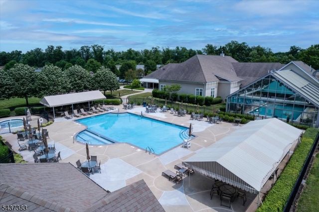 3 Daulton Dr, Franklin Twp., NJ 08873