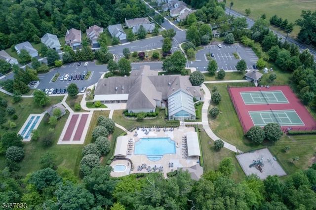 3 Daulton Dr, Franklin Twp., NJ 08873