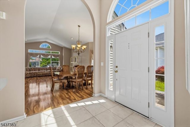 3 Daulton Dr, Franklin Twp., NJ 08873