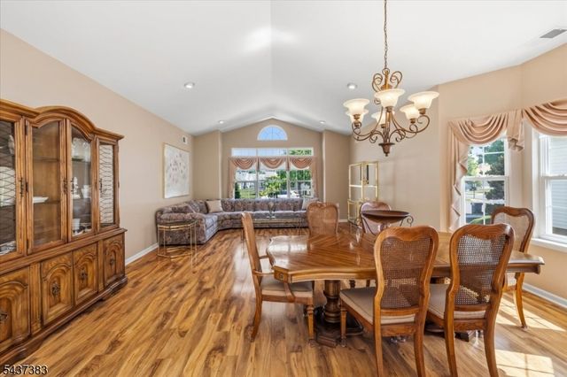 3 Daulton Dr, Franklin Twp., NJ 08873