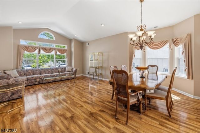 3 Daulton Dr, Franklin Twp., NJ 08873