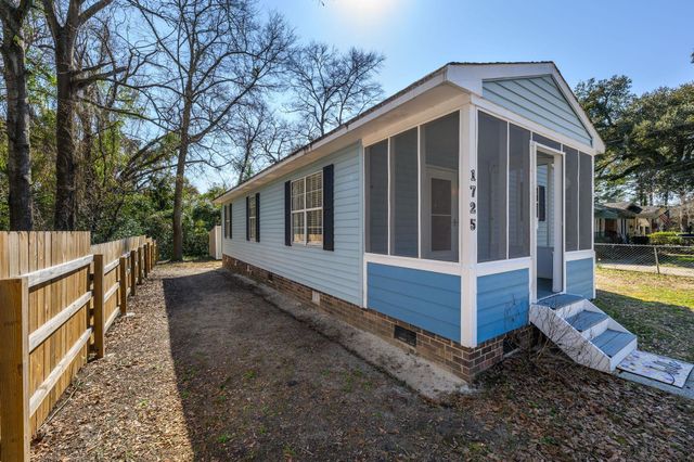 1725 Spivey Ave., Conway, SC 29527