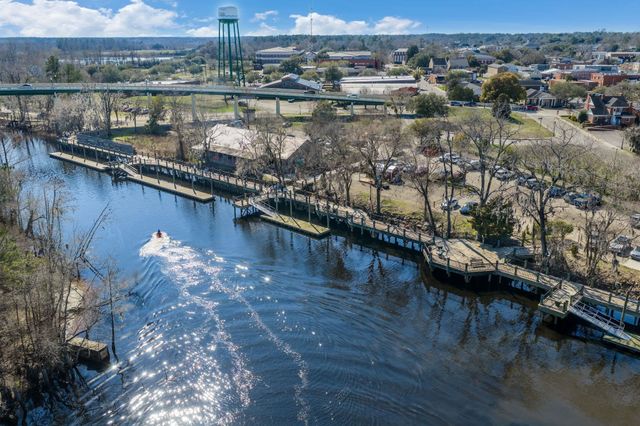 1725 Spivey Ave., Conway, SC 29527