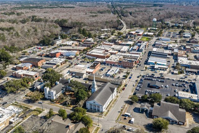 1725 Spivey Ave., Conway, SC 29527