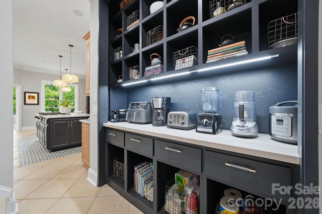 1120 Chollywood Drive, Charlotte, NC 28211