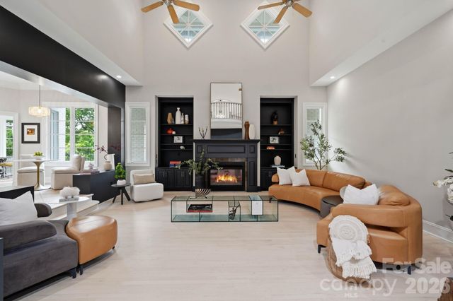 1120 Chollywood Drive, Charlotte, NC 28211