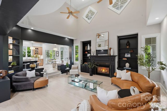 1120 Chollywood Drive, Charlotte, NC 28211