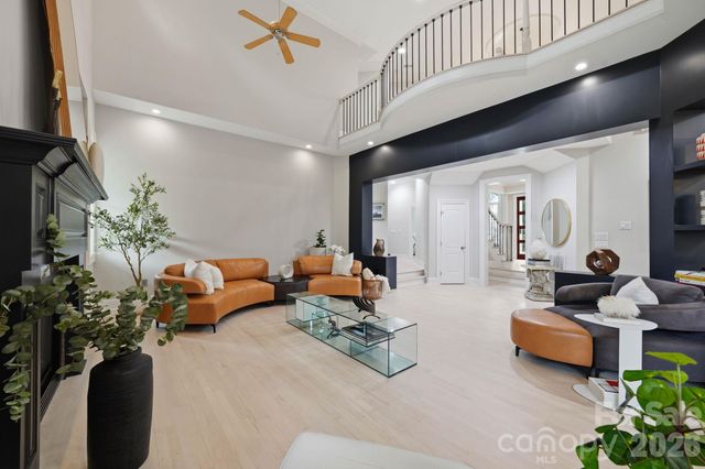 1120 Chollywood Drive, Charlotte, NC 28211