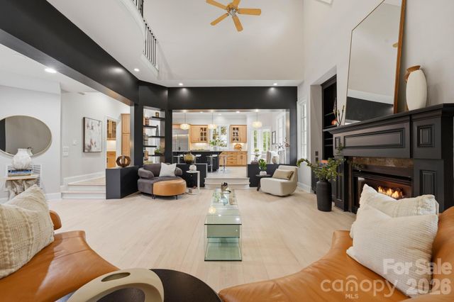 1120 Chollywood Drive, Charlotte, NC 28211