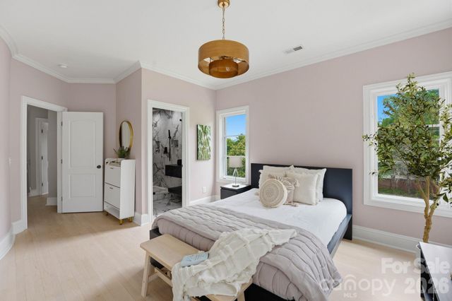 1120 Chollywood Drive, Charlotte, NC 28211