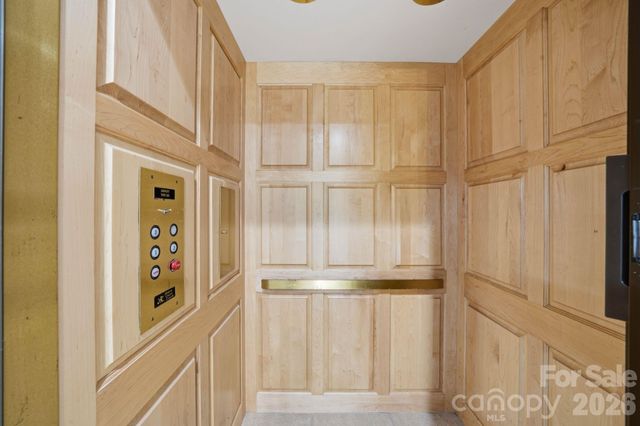 1120 Chollywood Drive, Charlotte, NC 28211