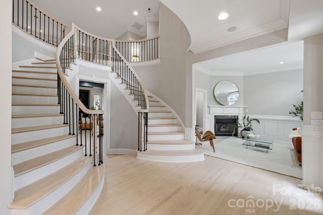 1120 Chollywood Drive, Charlotte, NC 28211