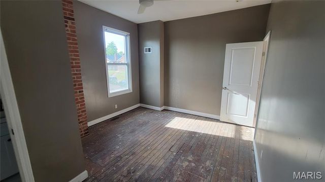 3712 Phillips Place, St Louis, MO 63116