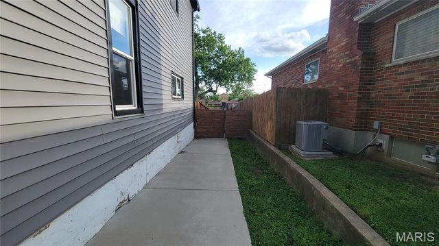 3712 Phillips Place, St Louis, MO 63116