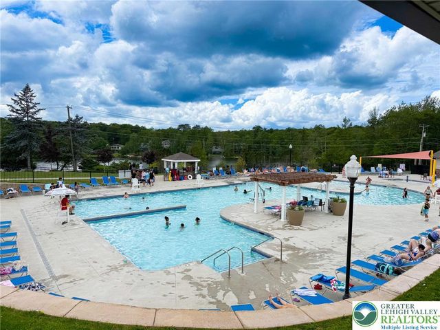 141 Natures Drive, Coolbaugh Twp, PA 18466