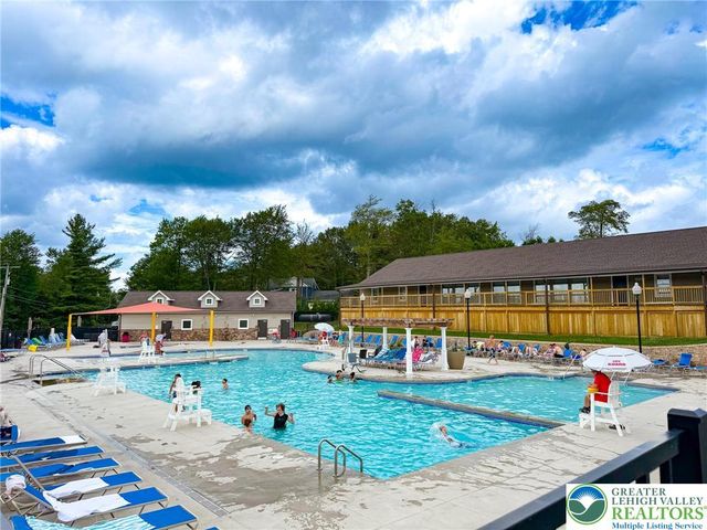 141 Natures Drive, Coolbaugh Twp, PA 18466