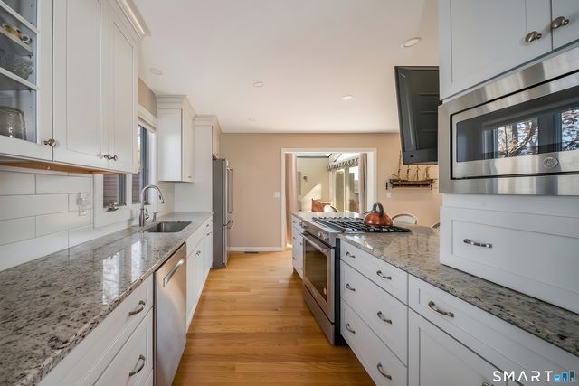 6 Leeway Drive, Westbrook, CT 06498