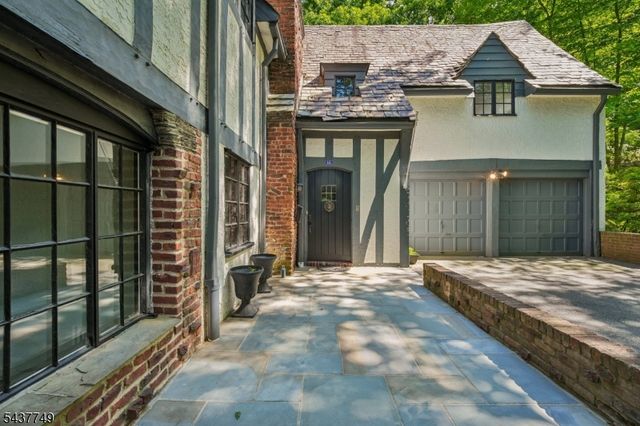 46 Stocker Rd, Verona Twp., NJ 07044