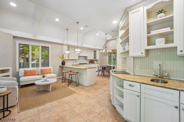 46 Stocker Rd, Verona Twp., NJ 07044