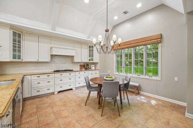 46 Stocker Rd, Verona Twp., NJ 07044