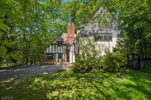 46 Stocker Rd, Verona Twp., NJ 07044
