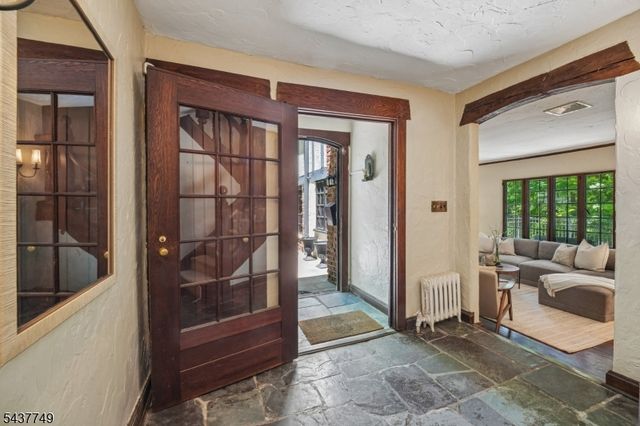 46 Stocker Rd, Verona Twp., NJ 07044