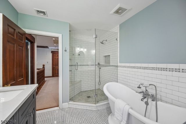 46 Stocker Rd, Verona Twp., NJ 07044
