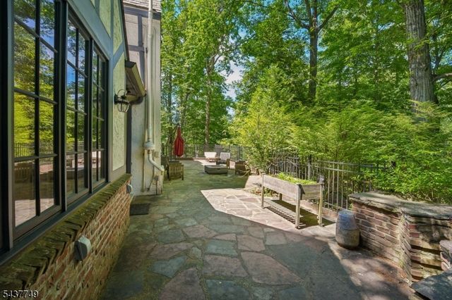 46 Stocker Rd, Verona Twp., NJ 07044