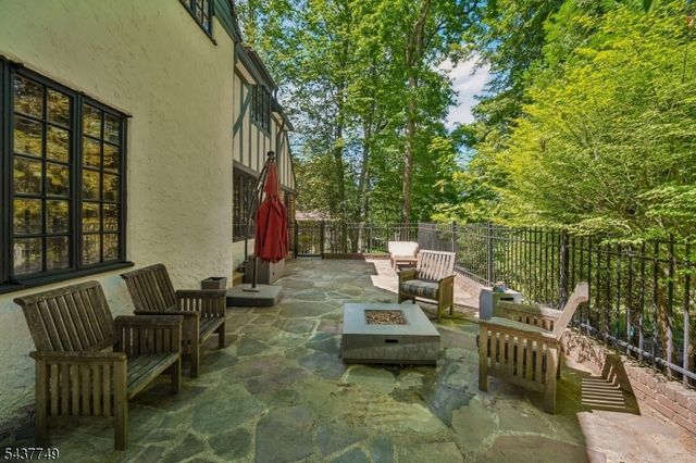 46 Stocker Rd, Verona Twp., NJ 07044
