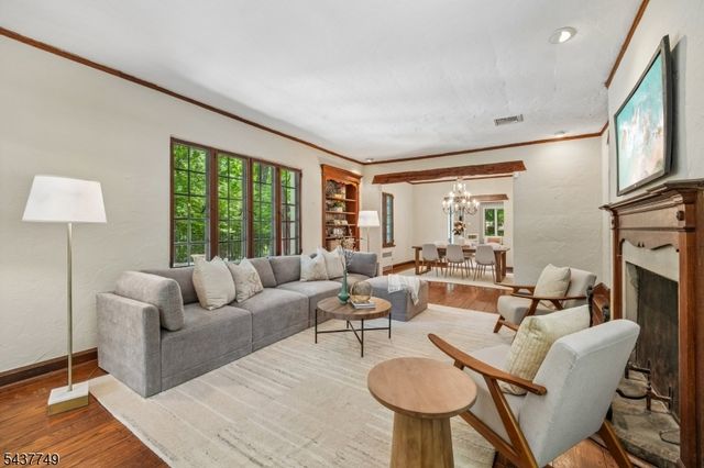 46 Stocker Rd, Verona Twp., NJ 07044