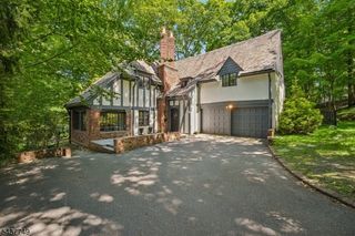 46 Stocker Rd, Verona Twp., NJ 07044